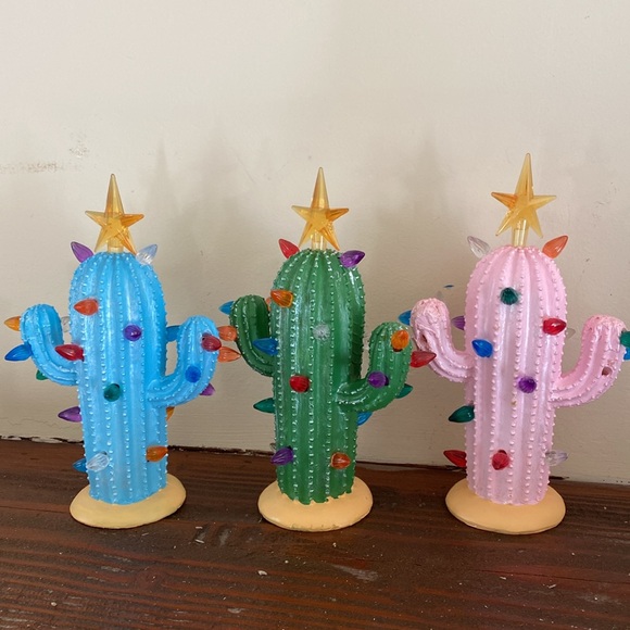 Cactus Christmas Tree with Lights - Picture 7 of 17